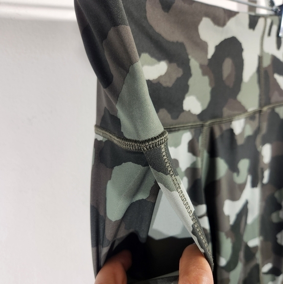 Athleta Lightning Camo Leggings Size Small Green - Picture 8 of 15